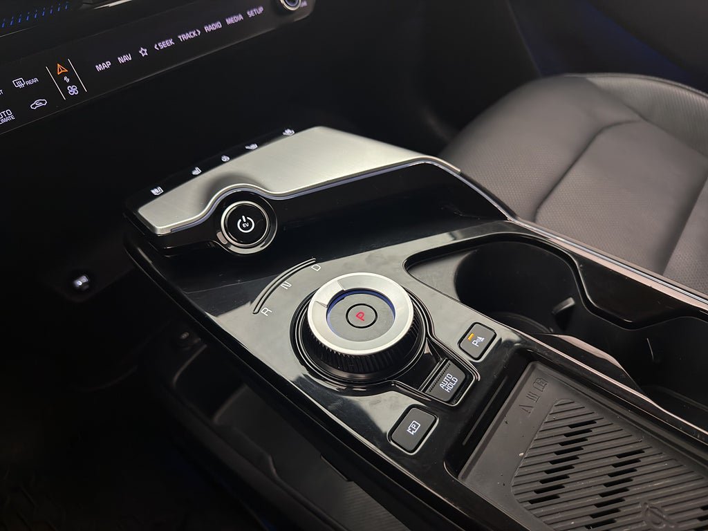 Vehicle Image 32