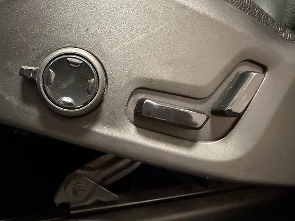 Vehicle Image 28
