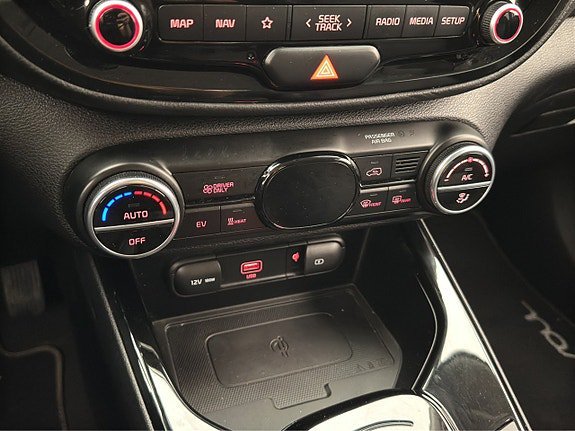 Vehicle Image 24