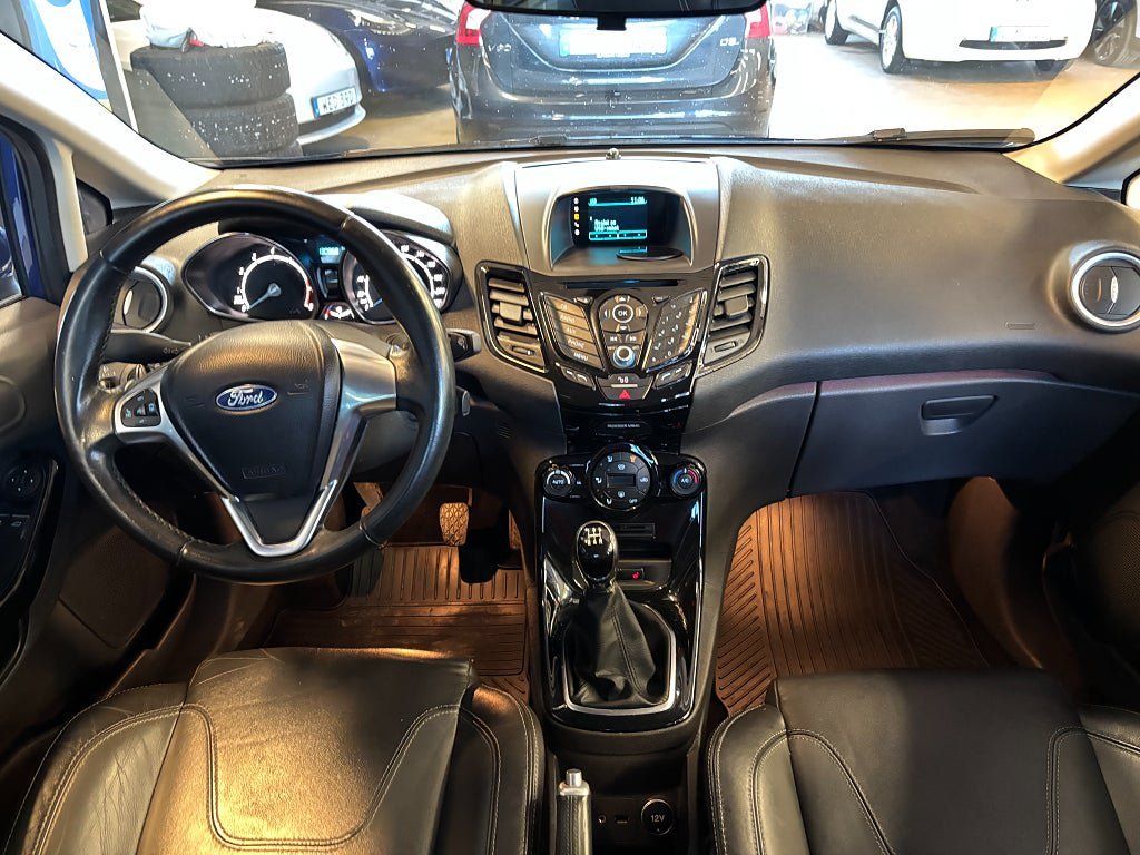 Vehicle Image 12