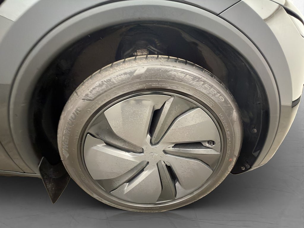 Vehicle Image 32