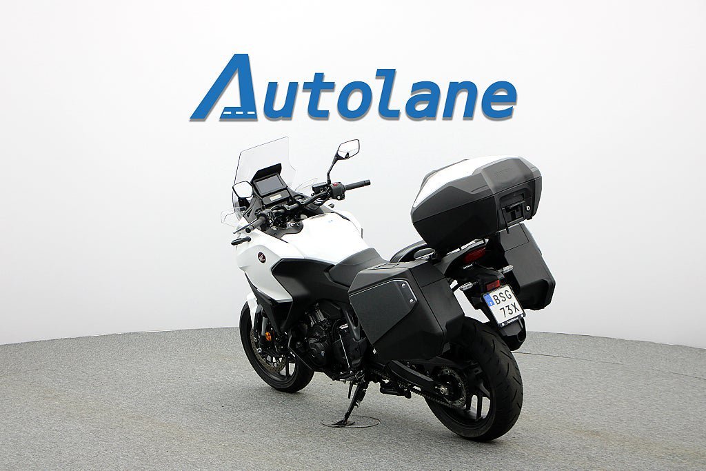 Vehicle Image 4