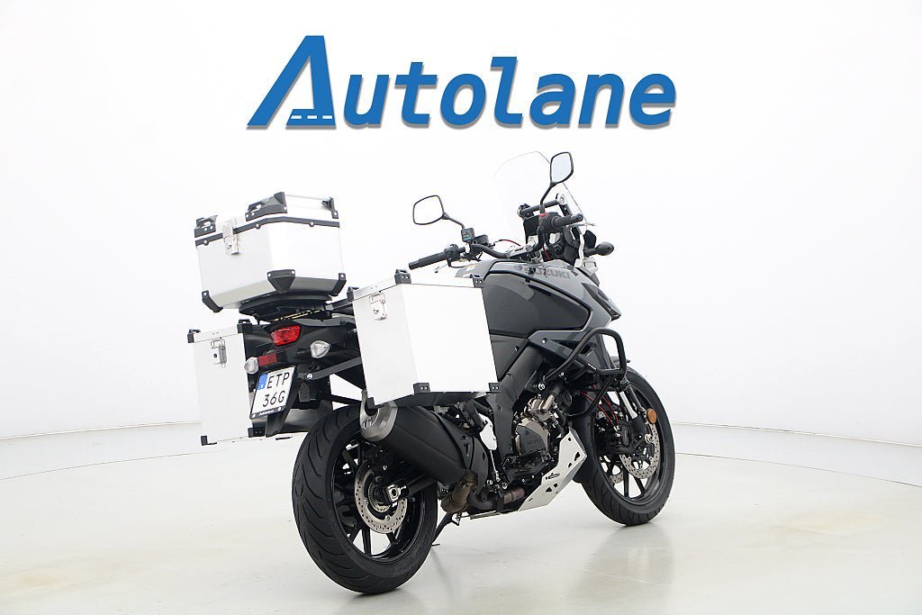 Vehicle Image 6