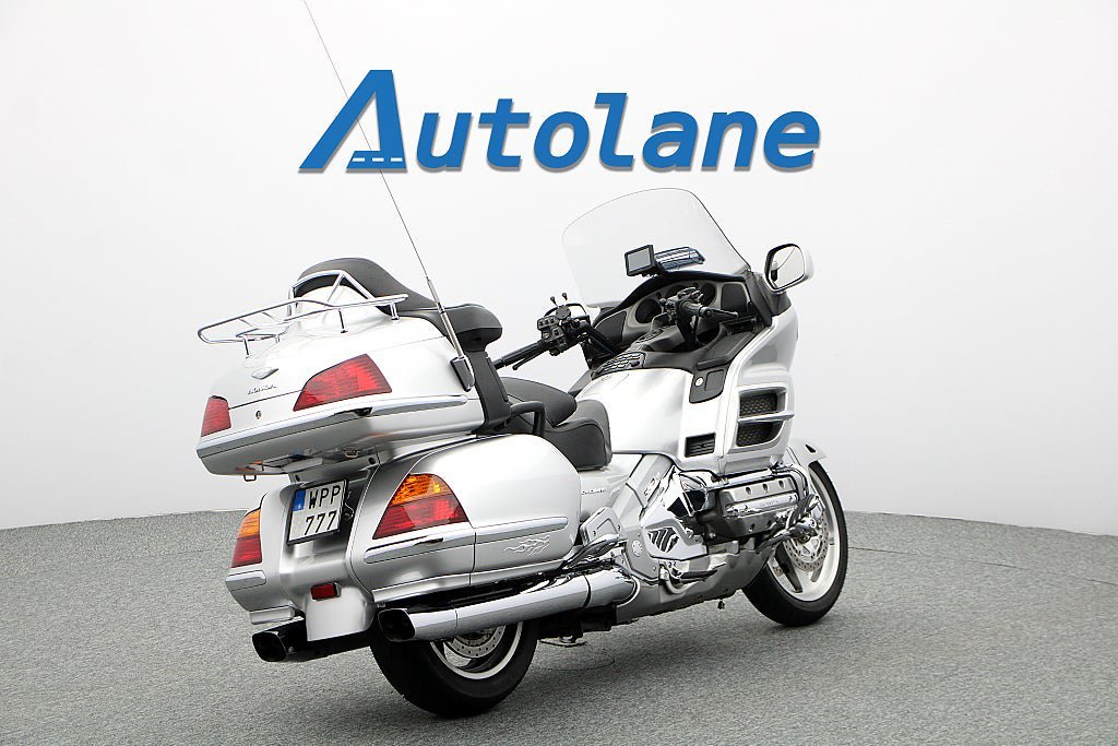 Vehicle Image 6