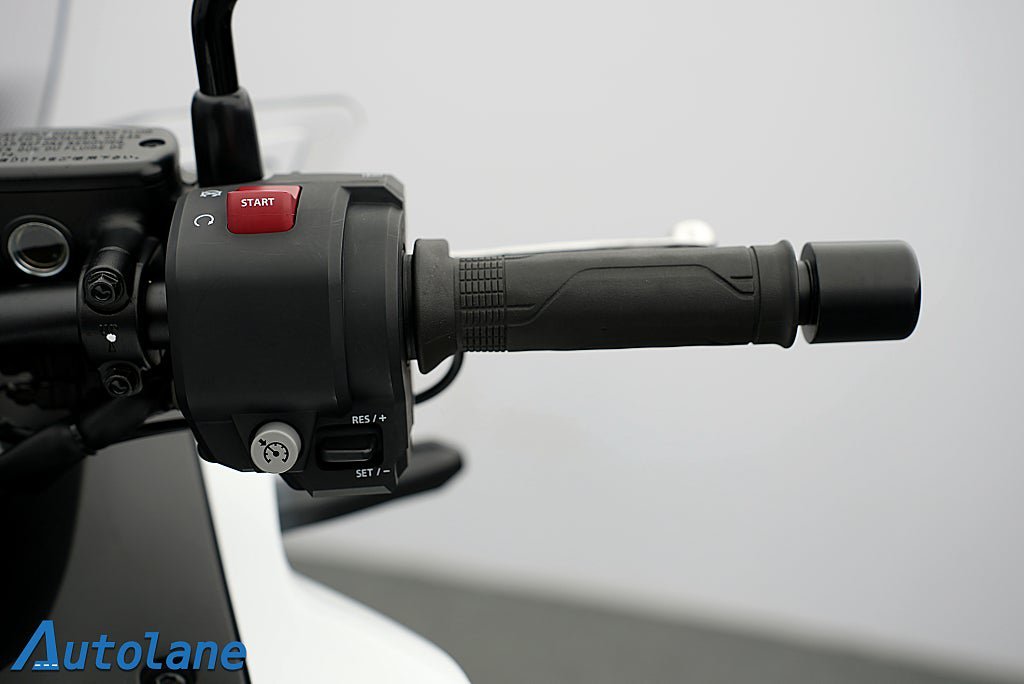 Vehicle Image 25