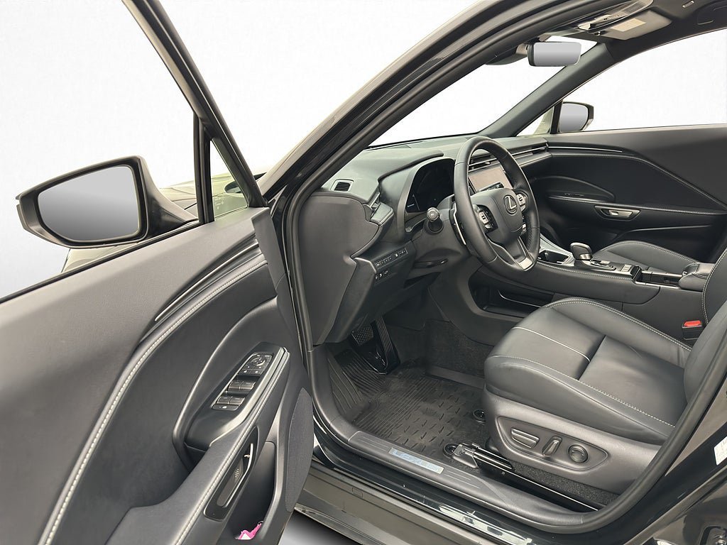 Vehicle Image 10