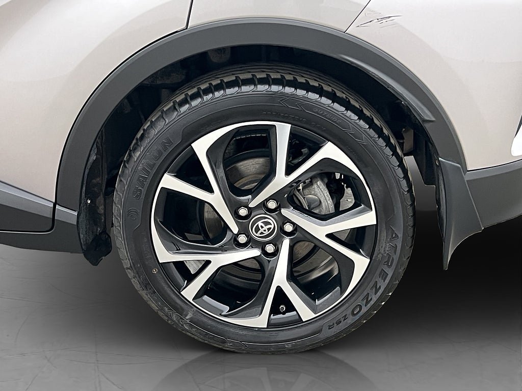 Vehicle Image 11