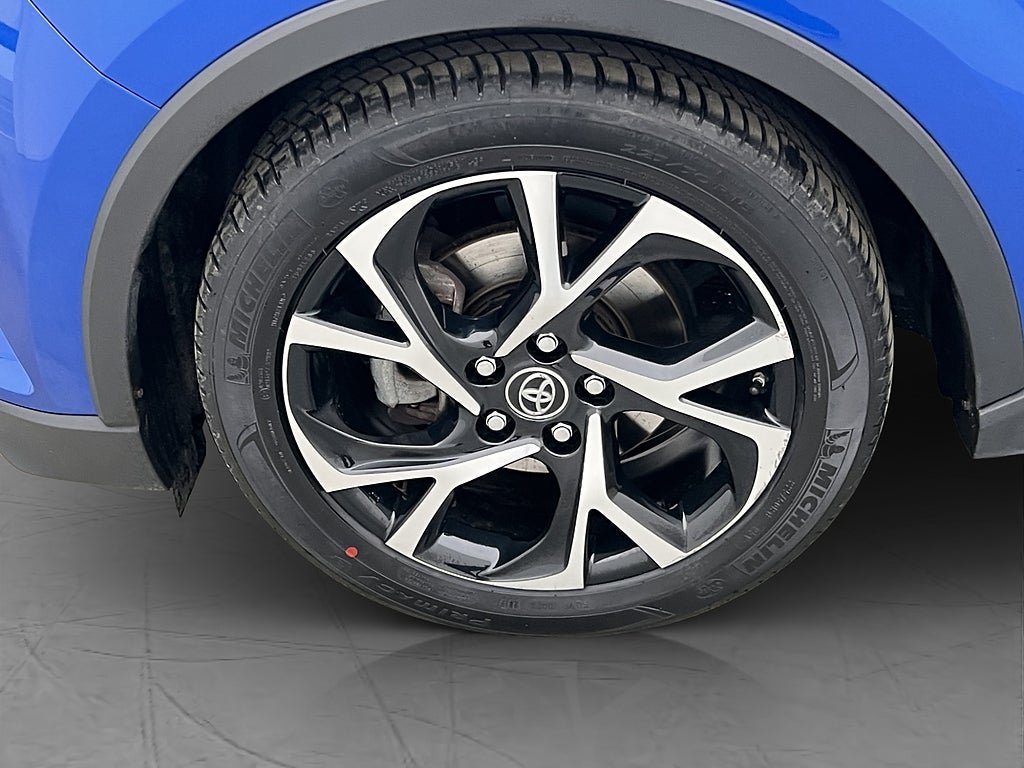 Vehicle Image 10