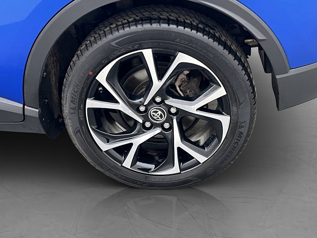 Vehicle Image 11