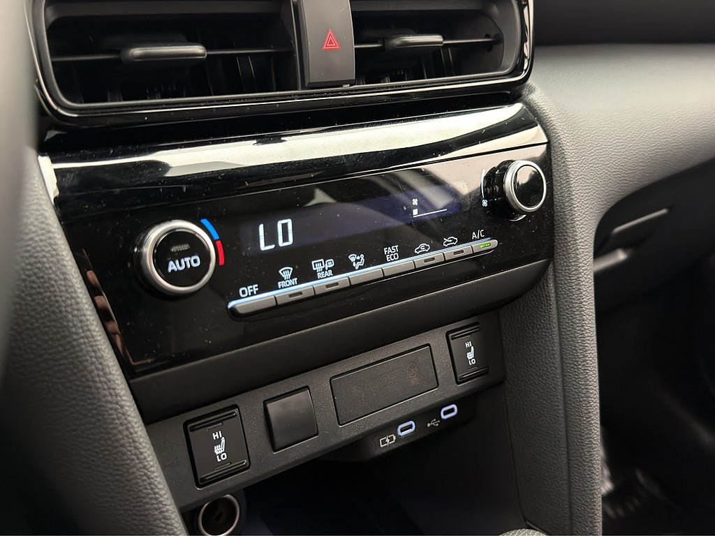Vehicle Image 24