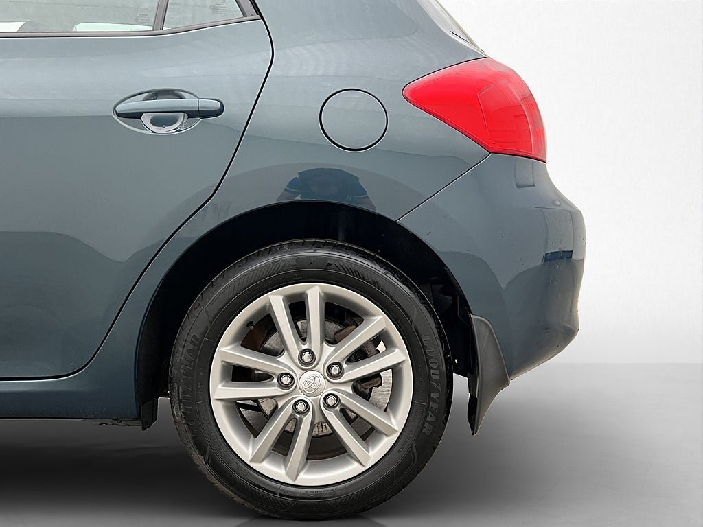 Vehicle Image 11