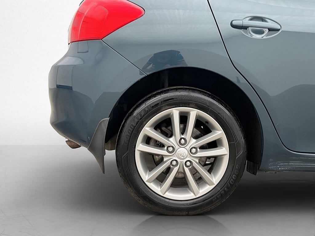 Vehicle Image 12
