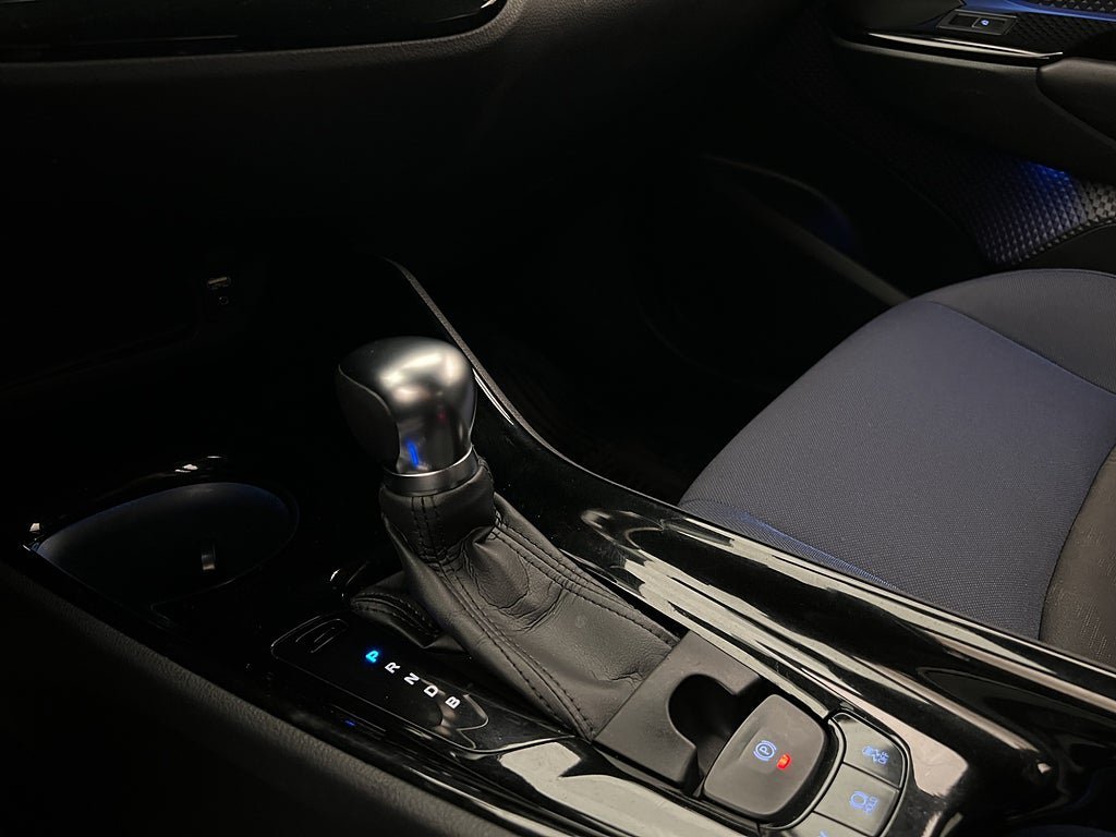 Vehicle Image 25