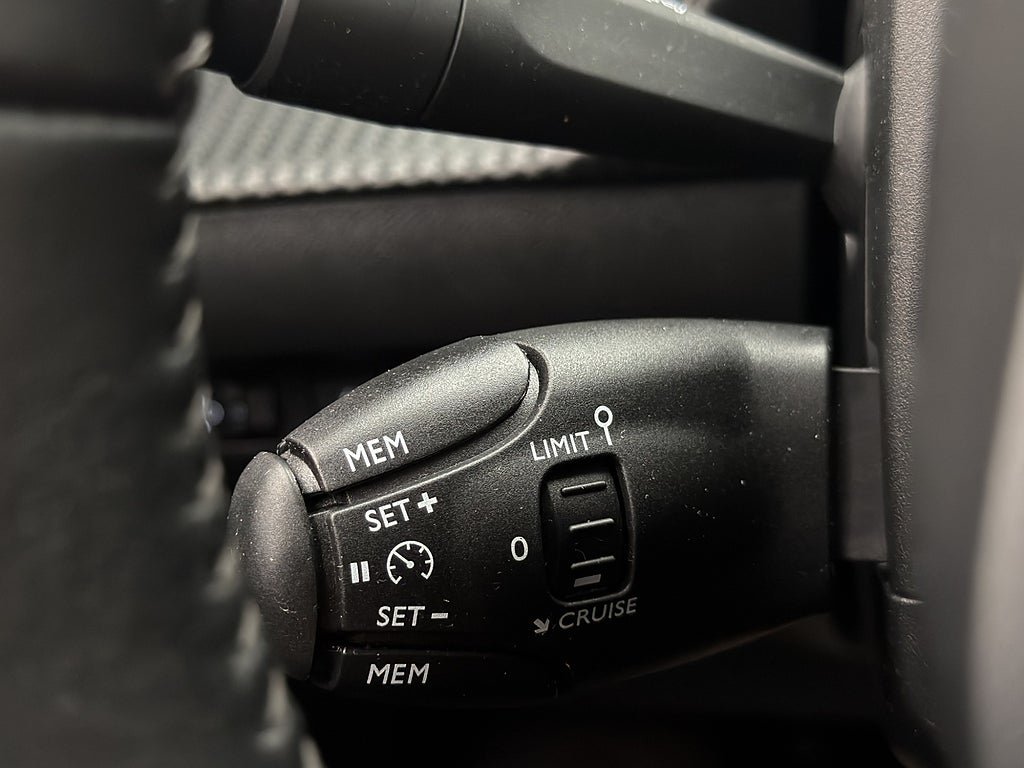 Vehicle Image 28