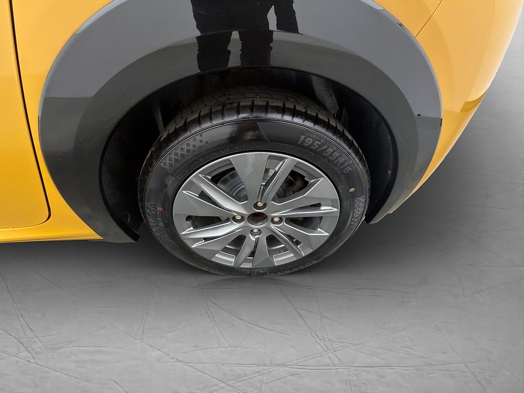 Vehicle Image 32
