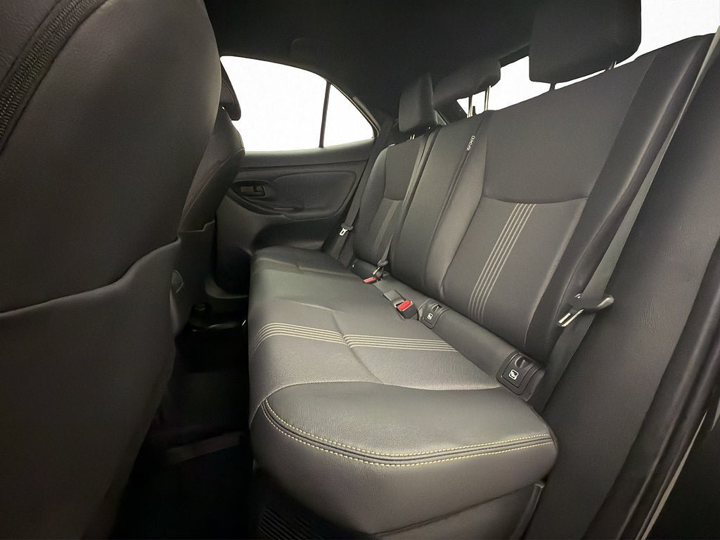 Vehicle Image 25