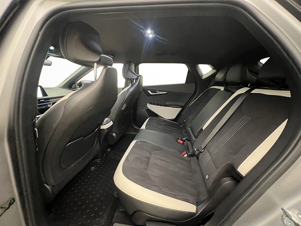 Vehicle Image 36