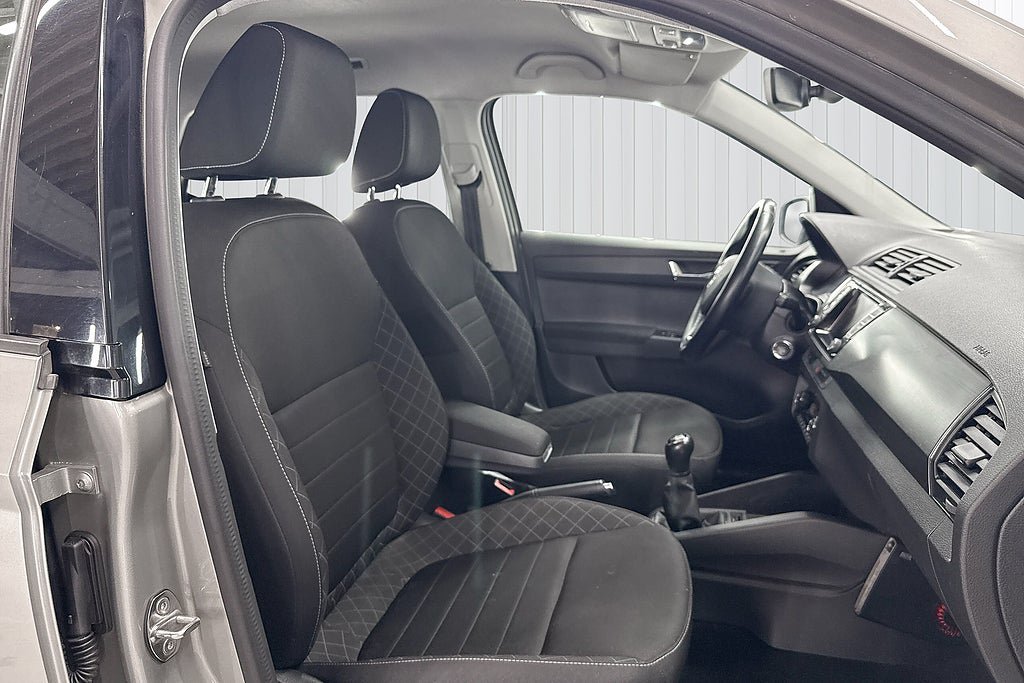 Vehicle Image 16