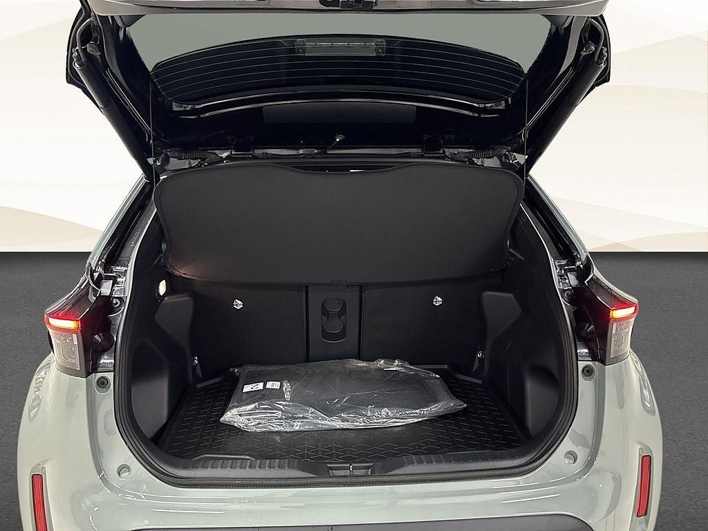 Vehicle Image 12