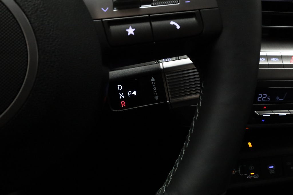 Vehicle Image 25