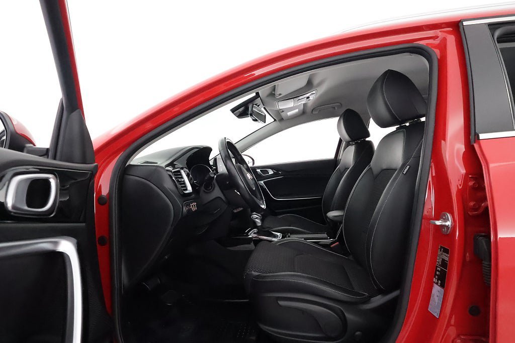 Vehicle Image 10