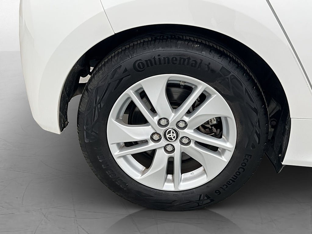 Vehicle Image 12
