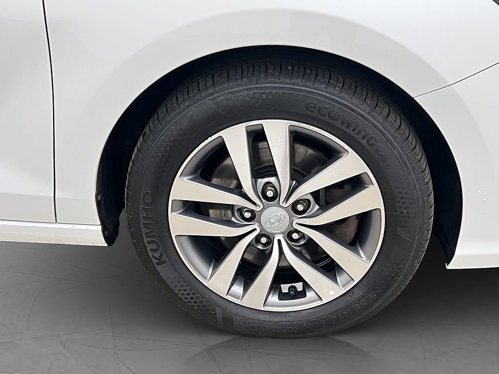 Vehicle Image 13