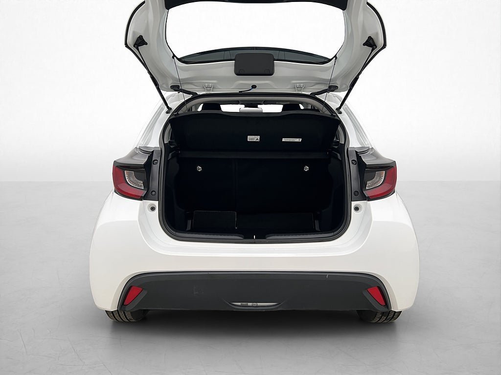 Vehicle Image 16