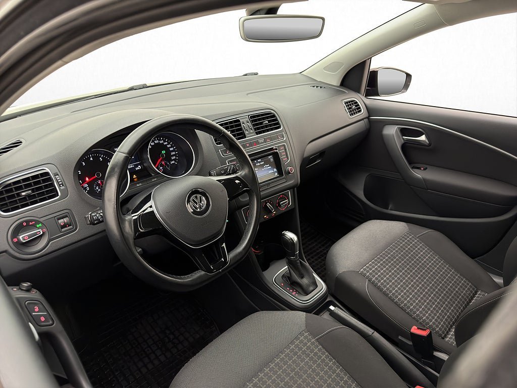 Vehicle Image 12