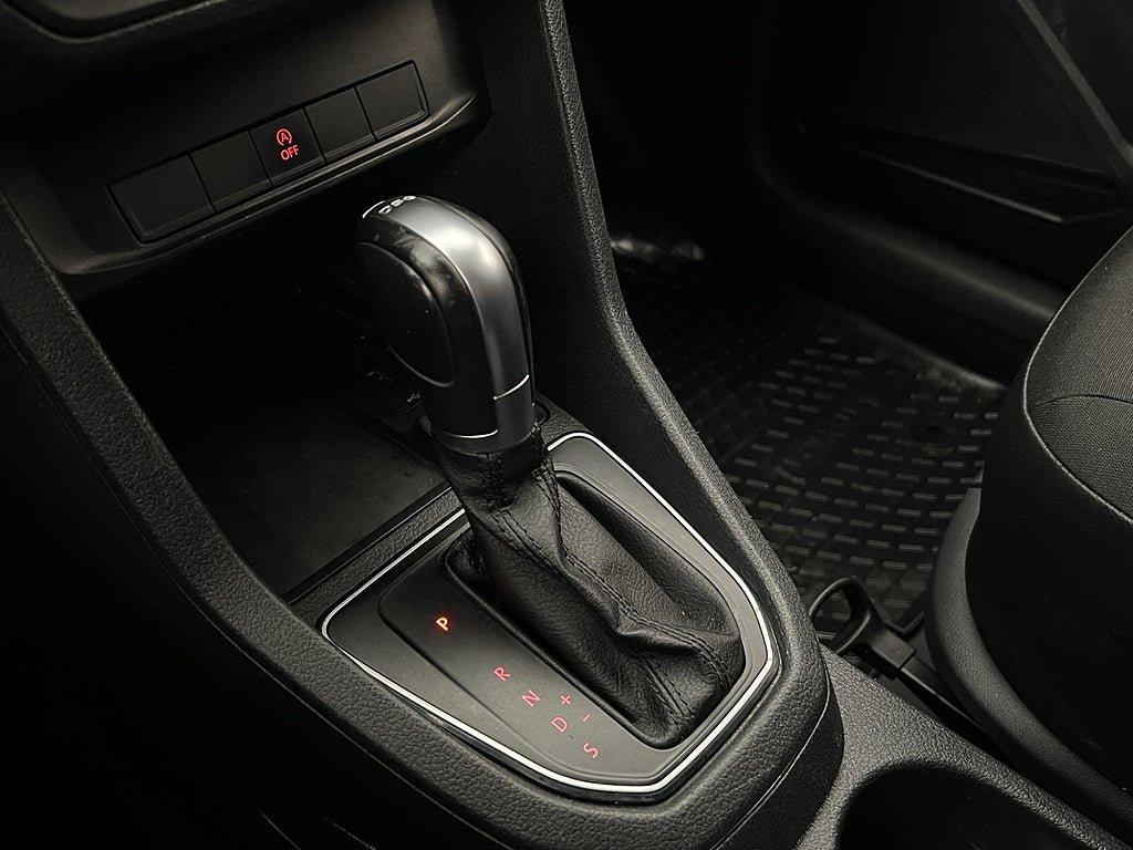 Vehicle Image 25