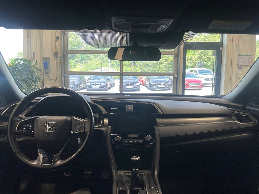 Vehicle Image 25
