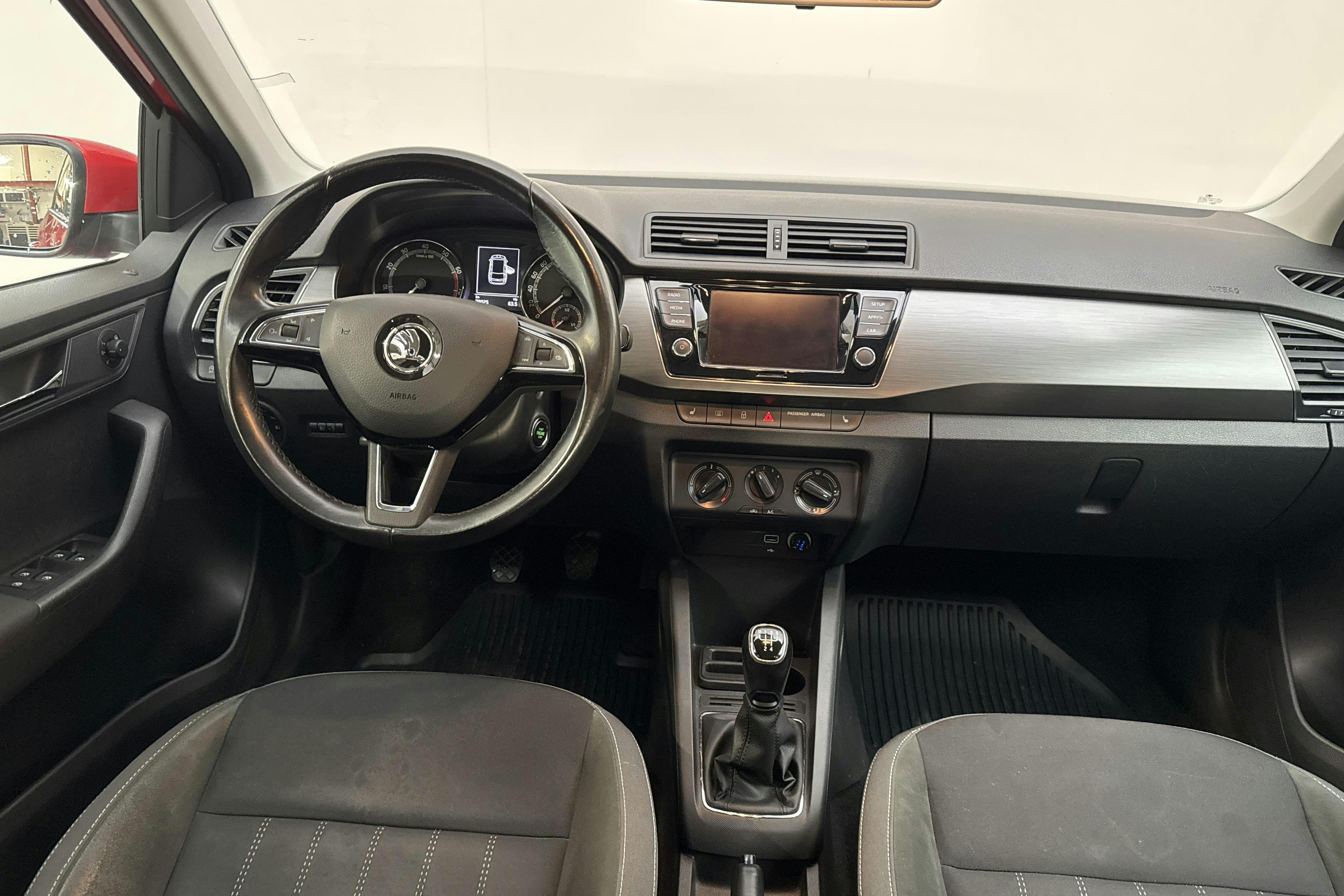 Vehicle Image 6
