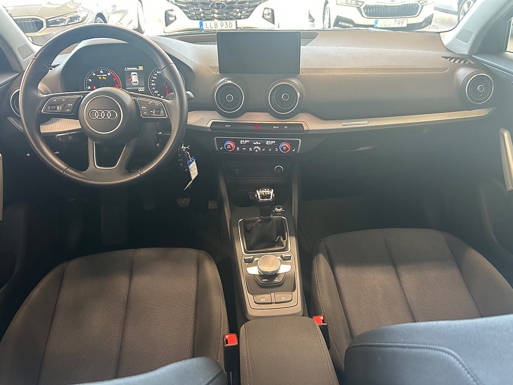 Vehicle Image 11