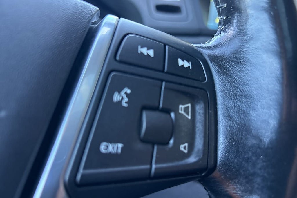 Vehicle Image 25
