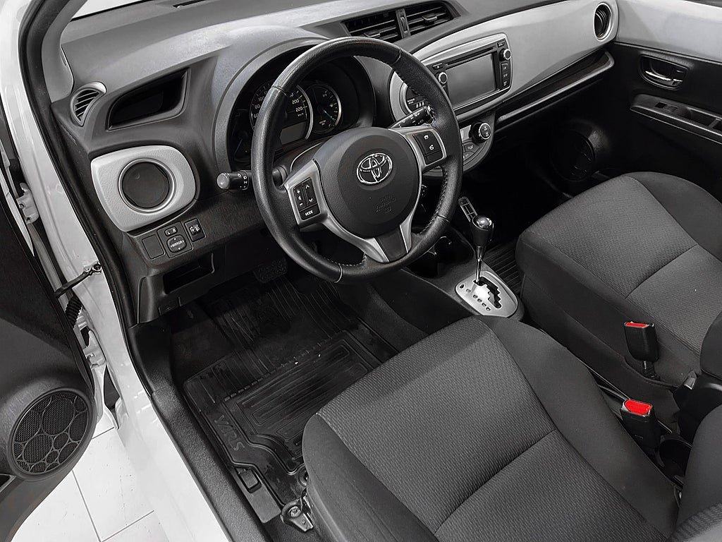 Vehicle Image 12