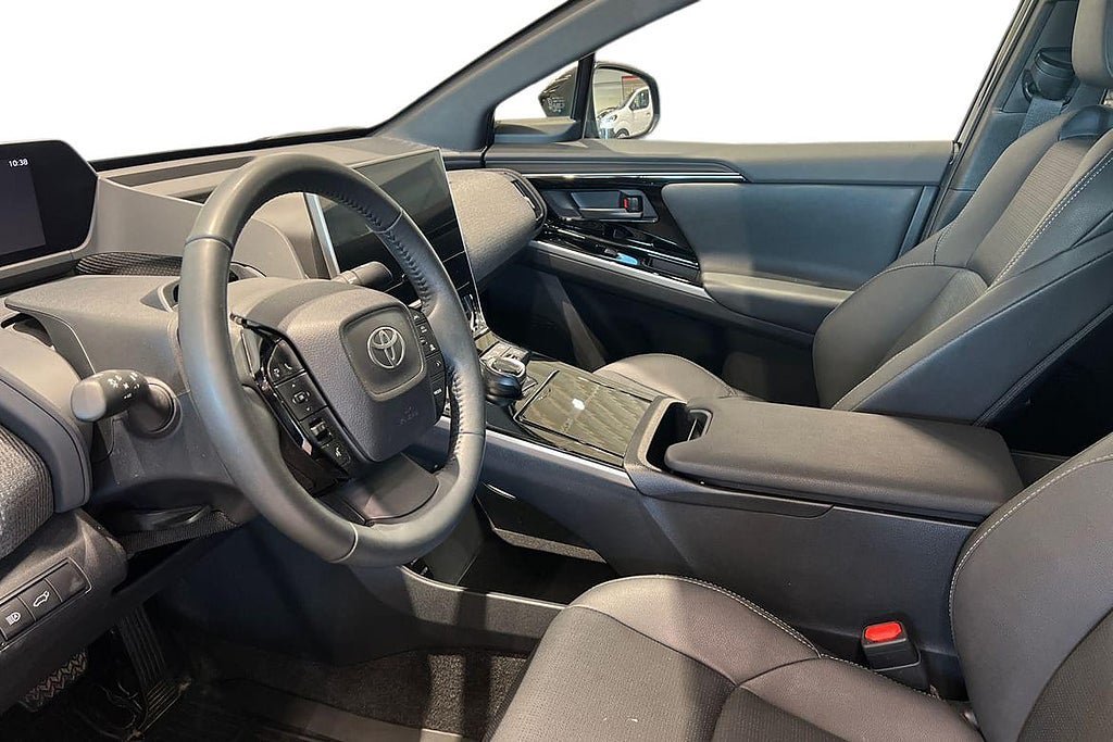 Vehicle Image 14