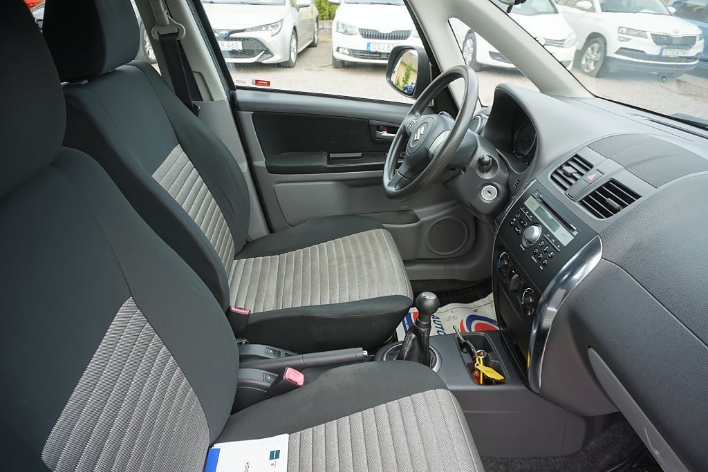 Vehicle Image 6