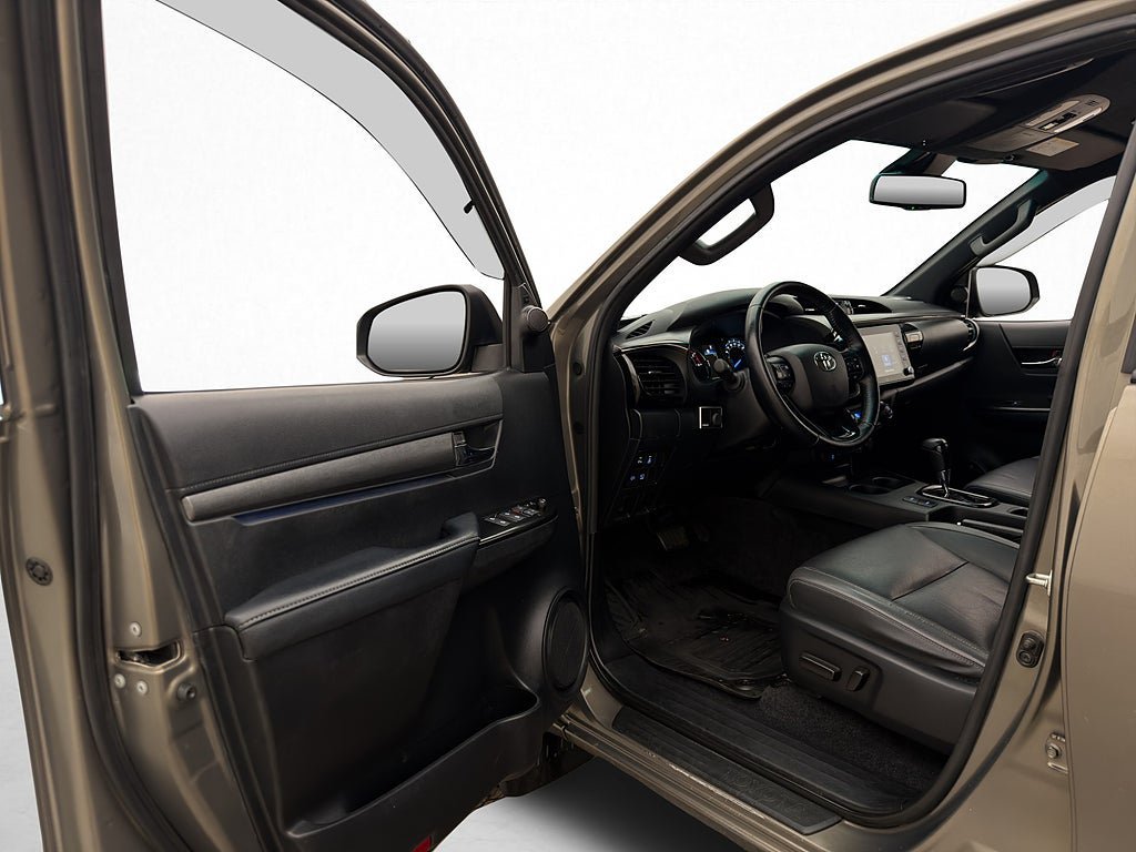 Vehicle Image 15