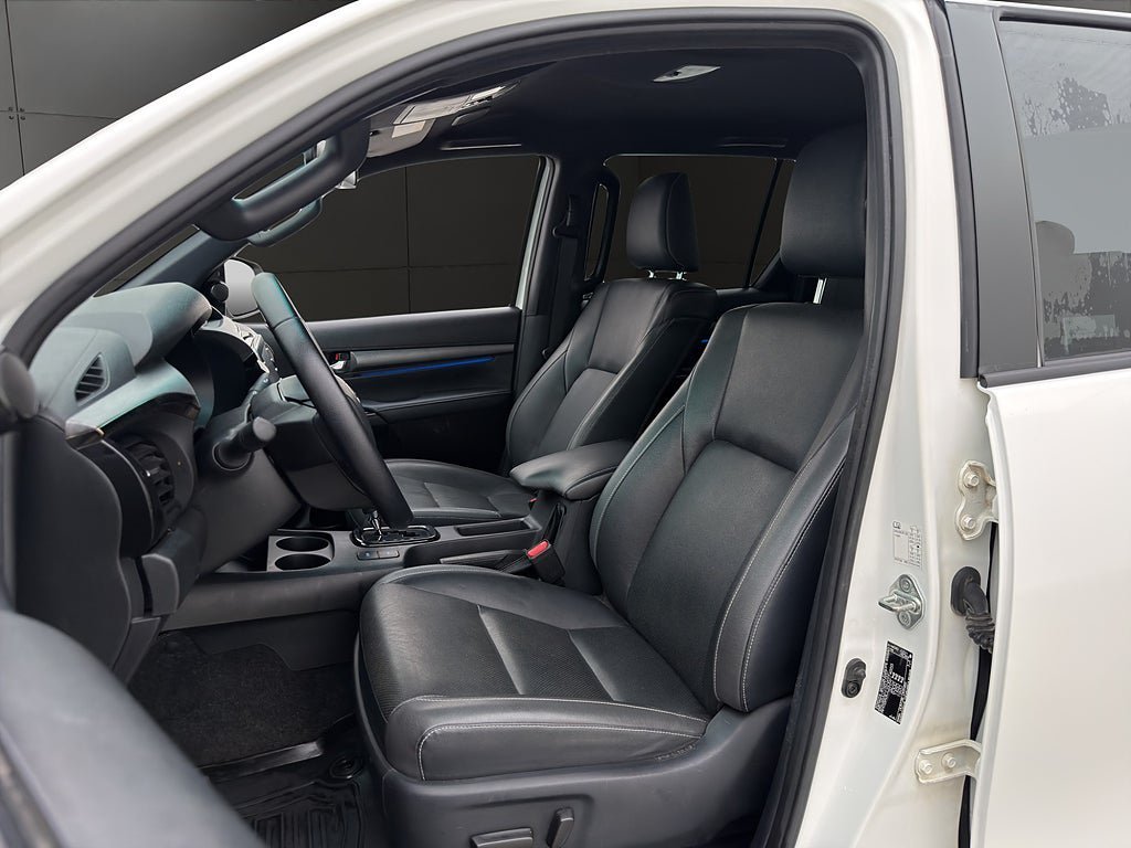 Vehicle Image 16