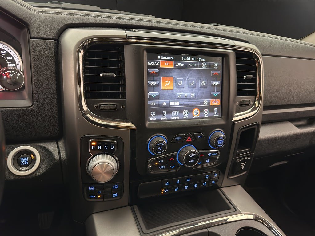 Vehicle Image 25