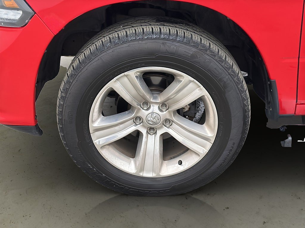 Vehicle Image 32
