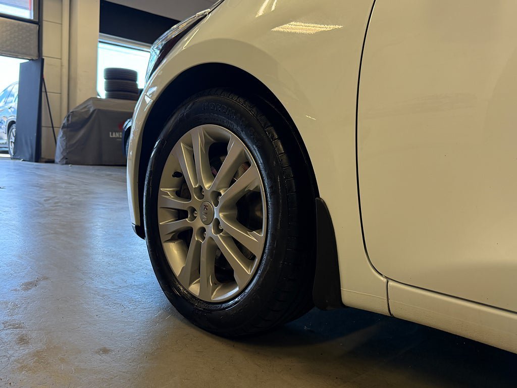 Vehicle Image 8
