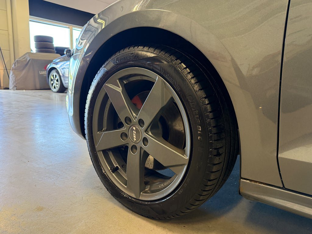 Vehicle Image 13