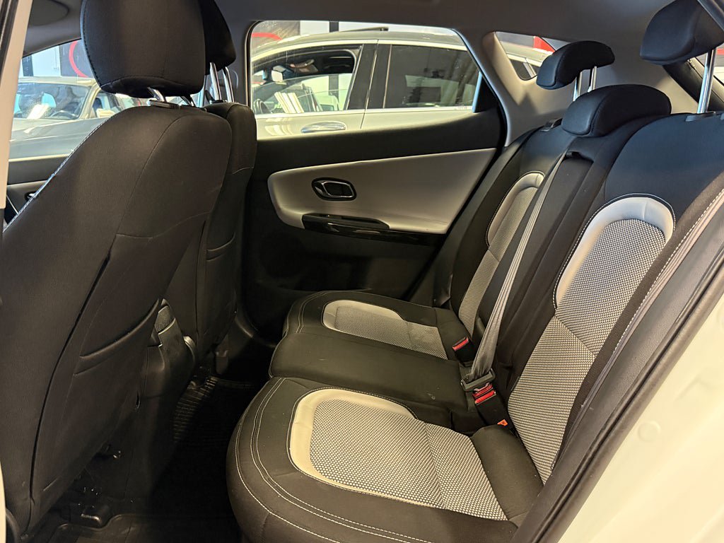 Vehicle Image 17