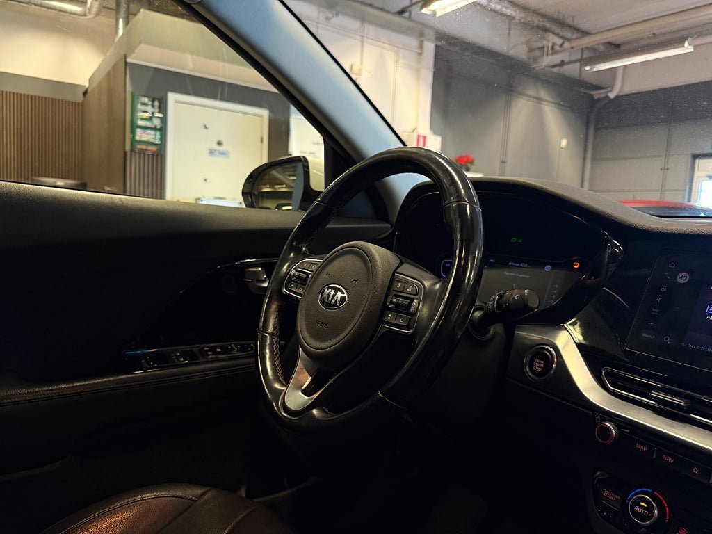 Vehicle Image 28