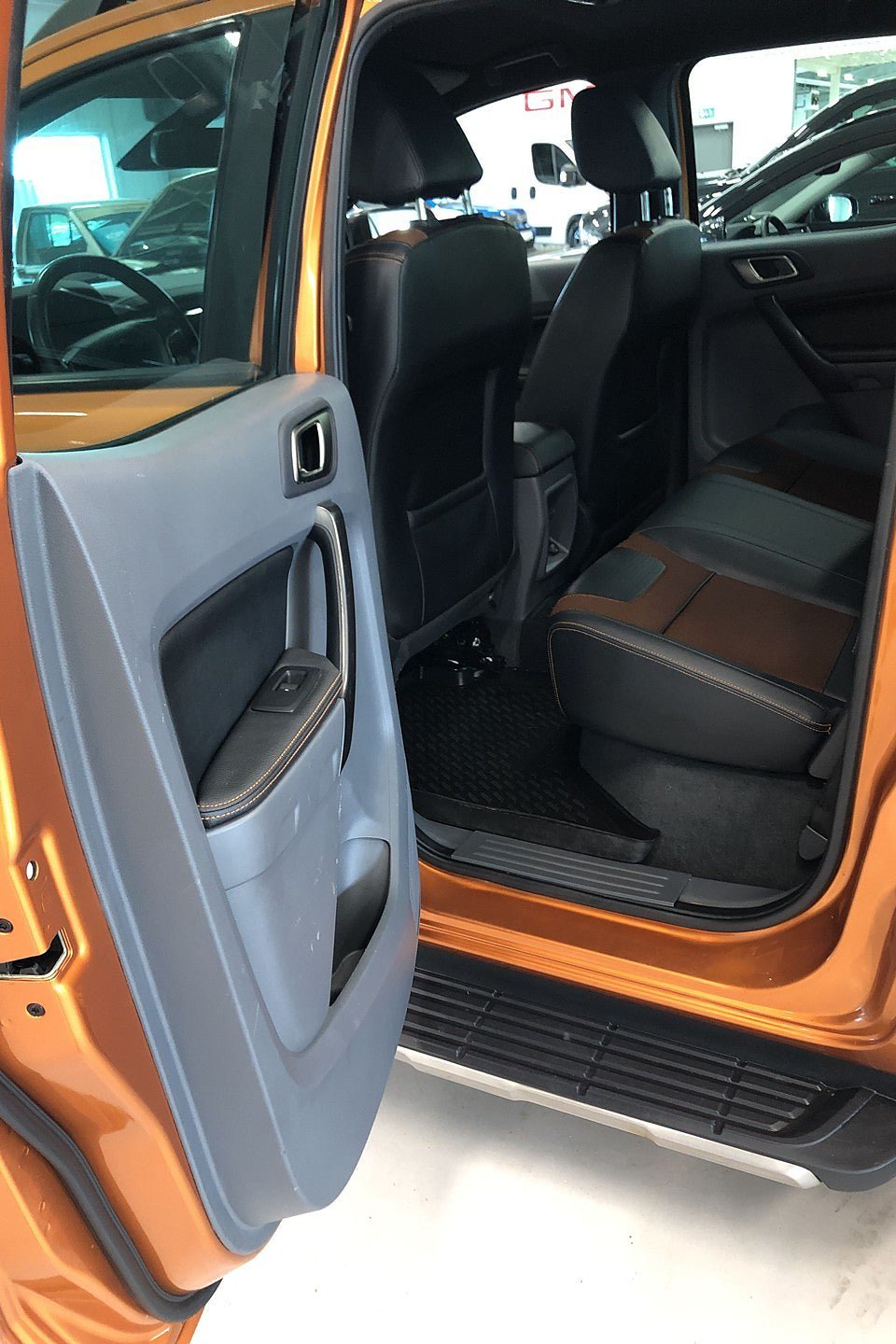 Vehicle Image 9