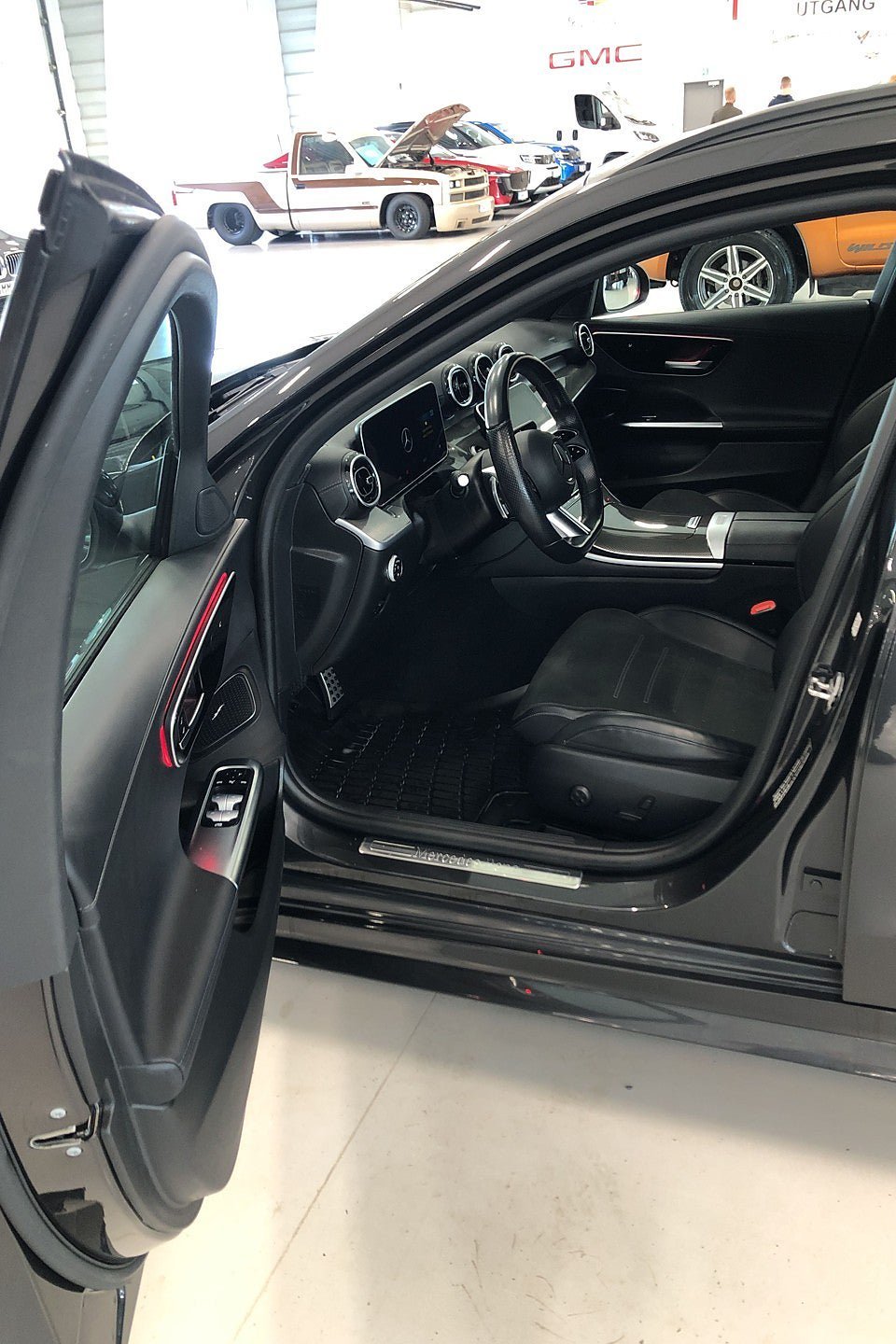 Vehicle Image 11
