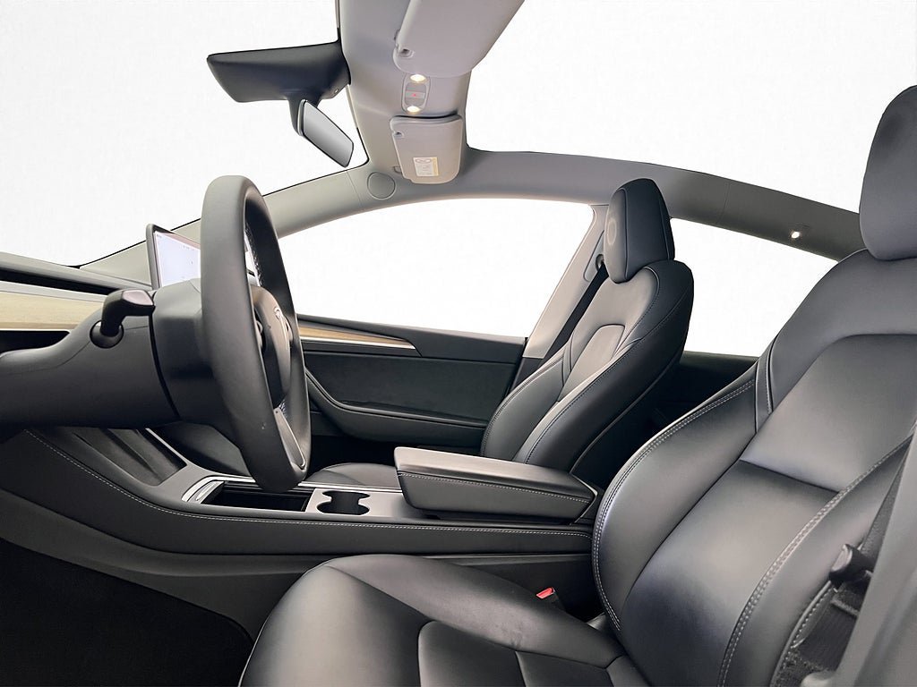 Vehicle Image 11