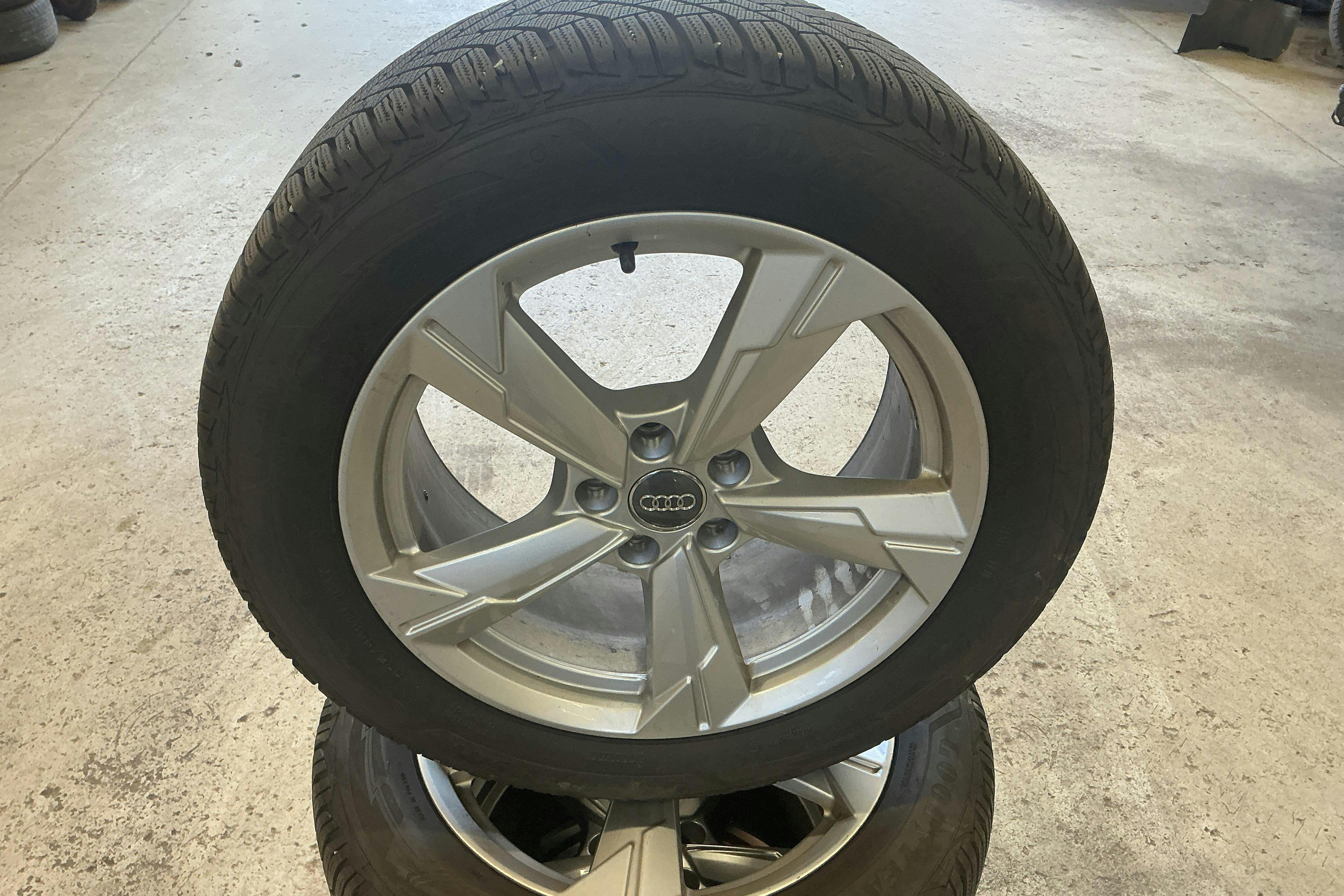 Vehicle Image 14