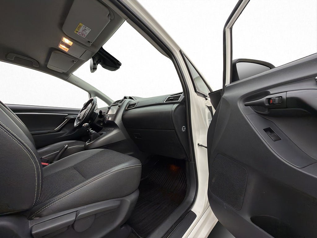 Vehicle Image 25